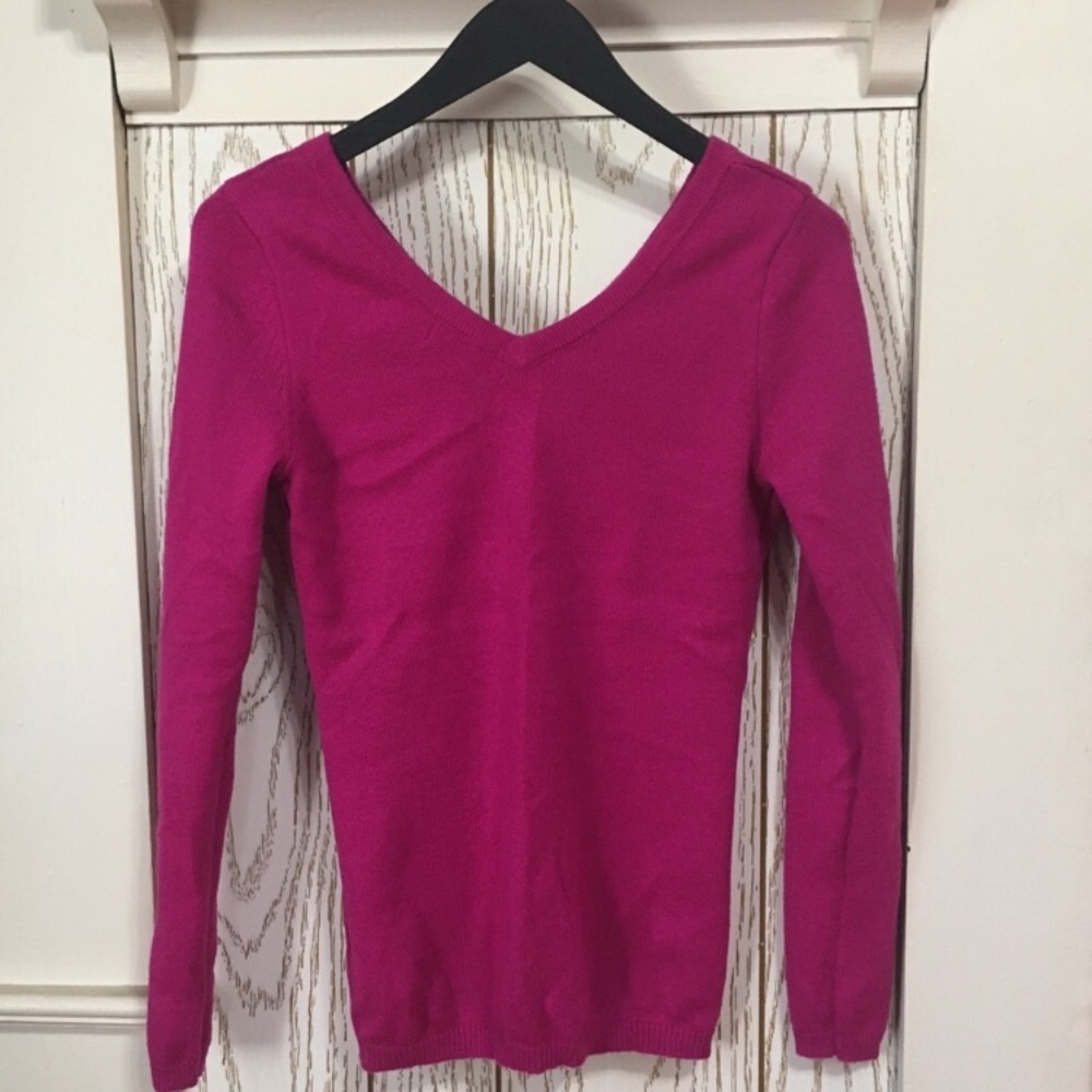 Old Navy V neck sweater